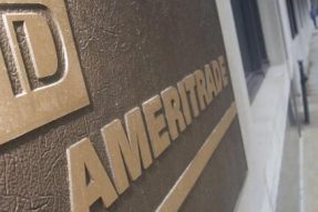 Charles Schwab-TD Ameritrade合并被八项诉讼打败