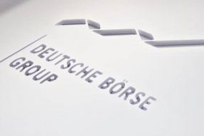 欧洲期货交易所（Eurex）批准了首笔通货掉期交易