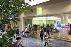 MSFT股票现在下跌0.3％，微软预计将达到2万亿美元的估值超过苹果
