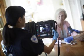 PHG盘前股价下跌3％，飞利浦推出院前无线监控解决方案