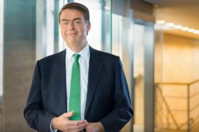 罗氏公司上半年的销售额增长了1％