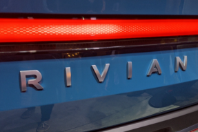 Rivian 又筹集了 $2.5B，将其 EV 战争基金推高至 $10.5B