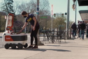 Yandex Self-Driving Group 与 GrubHub 合作，将机器人交付带到大学校园