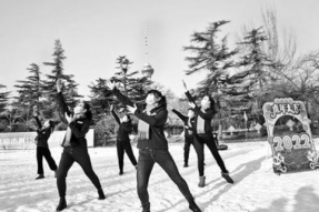 玉渊潭公园举办的第13届“玉渊冰雪季健康迎冬奥”冰雪季活动，唱响“一起向未来”