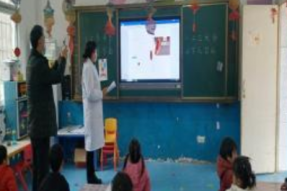 寨根乡中心幼儿园开展以“关爱听力健康，聆听精彩未来”宣传教育活动