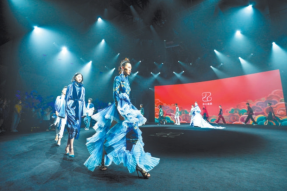 “潮向未来”北京时装周展示北京冬奥元素